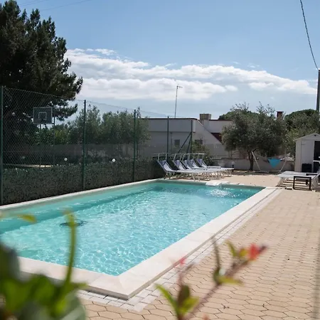 Lara Полиньяно-а-Маре